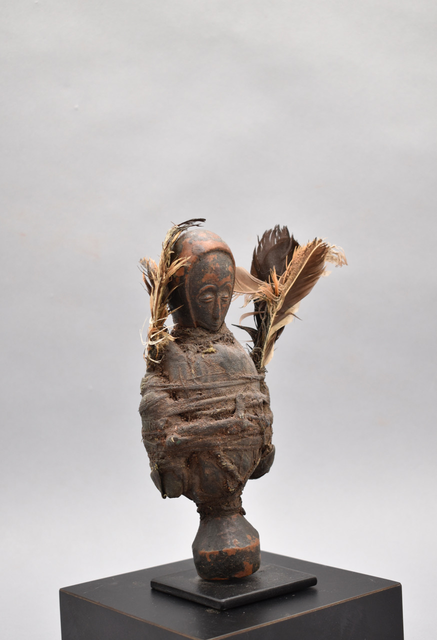 Yaka figure, Democratic Republic of the Congo-image